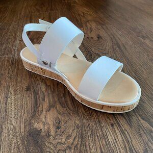 Aldo Lydda white sandal Women's 7 flats spring summer cork sole casual comfort